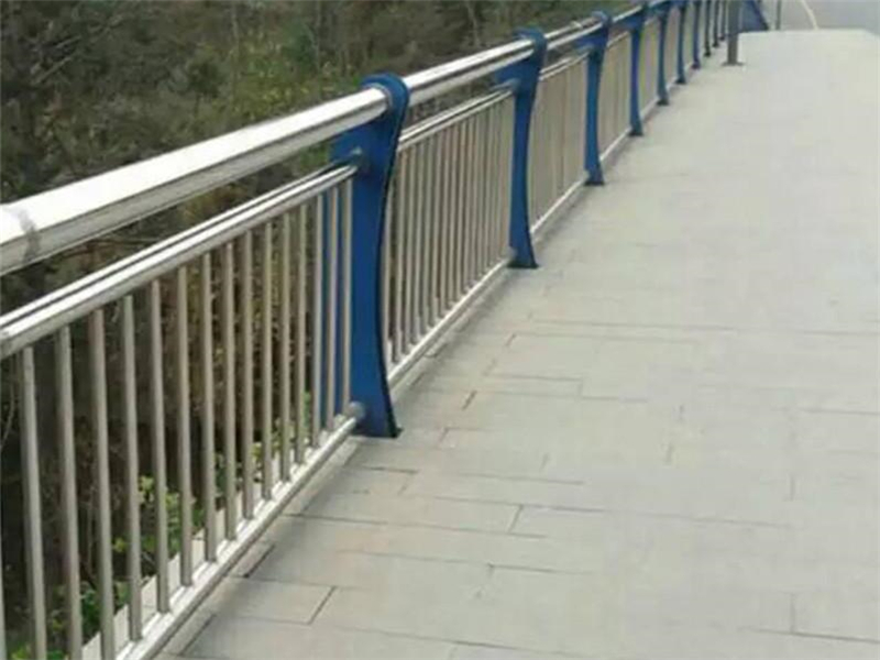 如何確保不銹鋼護(hù)欄的焊接質(zhì)量符合標(biāo)準(zhǔn)要求？